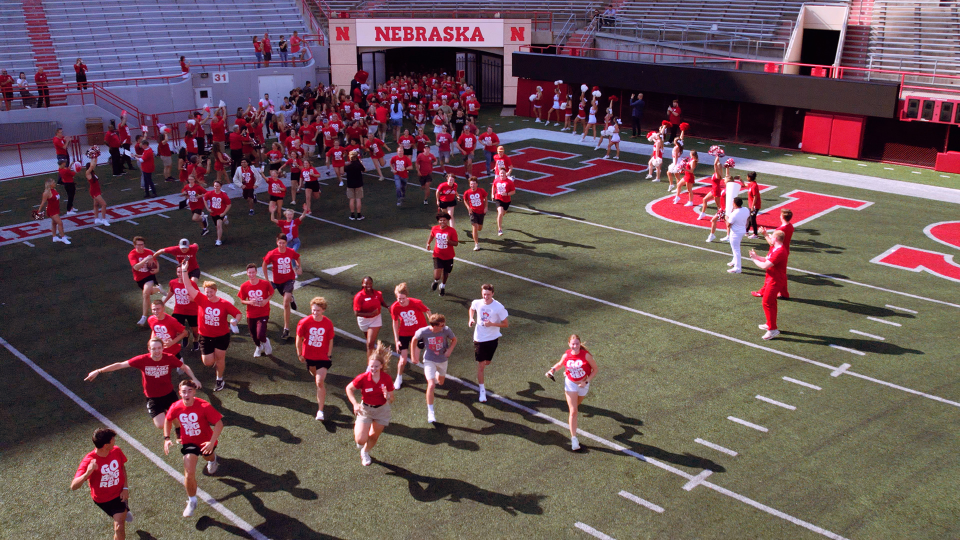 Big Red Welcome - Tunnel Walk