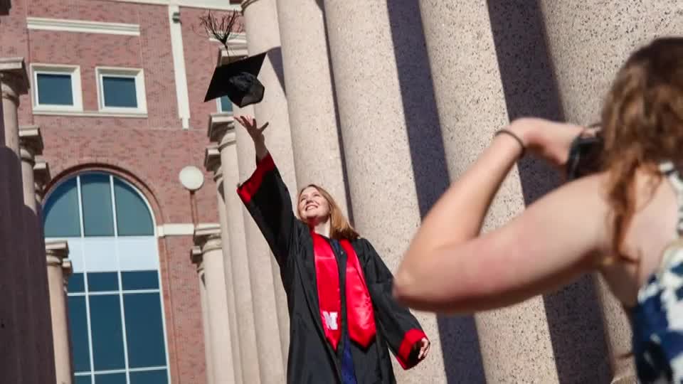 Go Big Grad TV 30